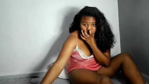 fiona_00 online show from June 12, 2026, 5:23 pm