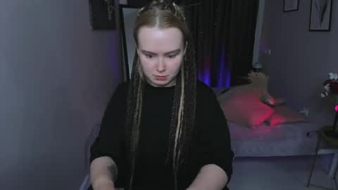 Fiona online show from April 21, 2026, 1:42 am