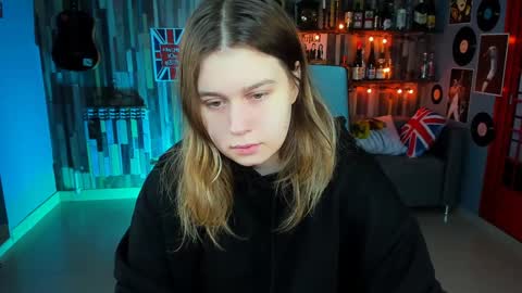 fiora online show from January 19, 2025, 5:26 am