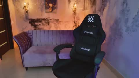 fiora online show from February 2, 2025, 11:30 am