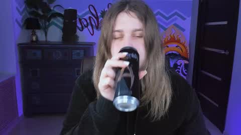 fiora online show from March 7, 2025, 9:51 am