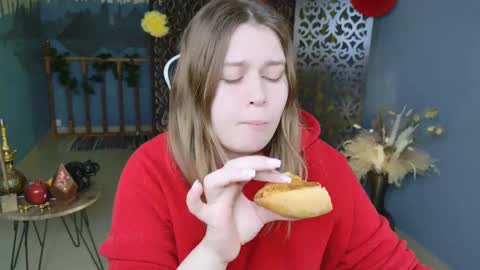 fiora online show from March 9, 2025, 5:11 am