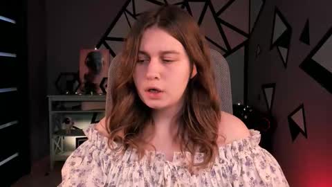 fiora online show from November 14, 2025, 1:43 pm