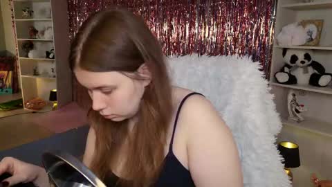 fiora online show from April 17, 2026, 5:21 am