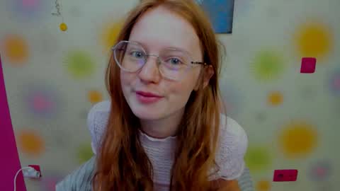 fire_luna online show from September 13, 2025, 5:07 am