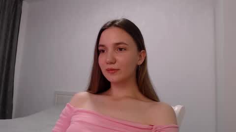 fireflies_fly_ online show from November 10, 2025, 6:18 pm