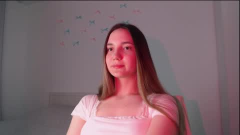 fireflies_fly_ online show from April 24, 2026, 7:49 pm