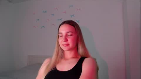 fireflies_fly_ online show from July 7, 2026, 8:02 pm