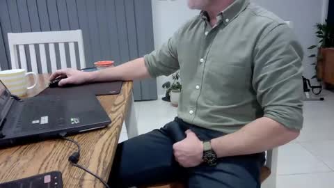 Snapshot of fit_worker chatting on June 18, 2026, 9:14 am fit_worker online show from June 18, 2026, 9:14 am