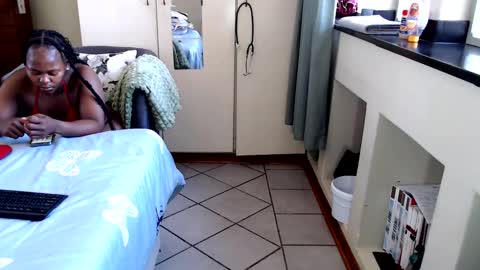 fitblair66_ online show from October 8, 2025, 8:12 am