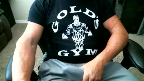 fitguy40 online show from October 22, 2025, 6:51 pm