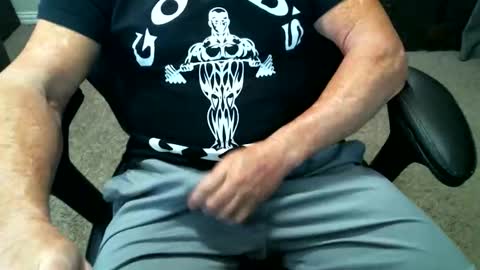 fitguy40 online show from April 7, 2026, 9:26 pm