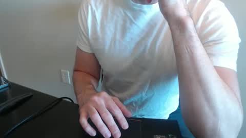 fithubby80 online show from November 5, 2025, 3:23 pm