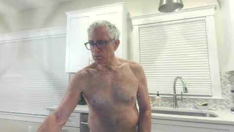 Snapshot of fitman999 chatting on May 10, 2026, 2:06 am Jon online show from May 10, 2026, 2:06 am