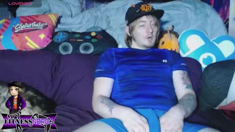 fitnessnerd6 online show from September 9, 2025, 2:11 am