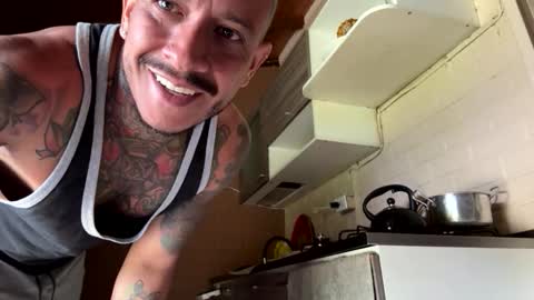 Snapshot of fitnolan chatting on May 25, 2026, 12:44 pm Elias Valencia online show from May 25, 2026, 12:44 pm