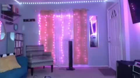 Flannel Dong online show from October 7, 2025, 2:53 am