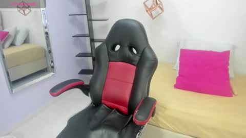   FLEUR   online show from February 15, 2025, 7:17 pm