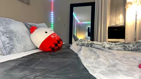 Roxy online show from December 17, 2024, 11:16 pm