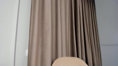 Emely  online show from November 1, 2025, 3:03 pm