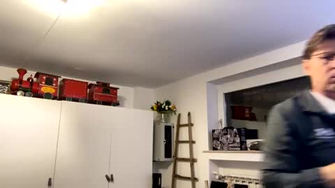 flonolalacla online show from January 2, 2025, 4:46 pm