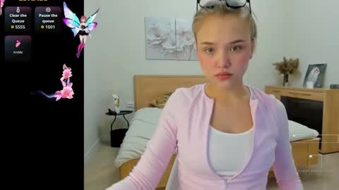 Mona online show from October 13, 2025, 12:32 am