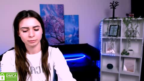 Snapshot of flora_ri chatting on January 16, 2025, 4:39 pm just ask me online show from January 16, 2025, 4:39 pm