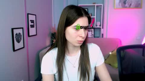 Snapshot of flora_ri chatting on February 11, 2025, 1:20 pm just ask me online show from February 11, 2025, 1:20 pm