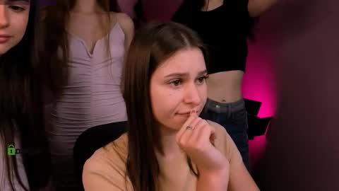 Snapshot of flora_ri chatting on October 13, 2025, 9:31 am just ask me online show from October 13, 2025, 9:31 am