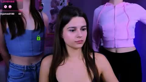 Snapshot of flora_ri chatting on November 27, 2025, 8:33 pm just ask me online show from November 27, 2025, 8:33 pm