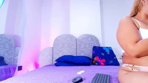 Flordecayena  online show from June 4, 2026, 3:01 am