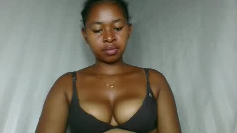 Snapshot of florencia011 chatting on December 14, 2025, 9:03 am florencia011 online show from December 14, 2025, 9:03 am