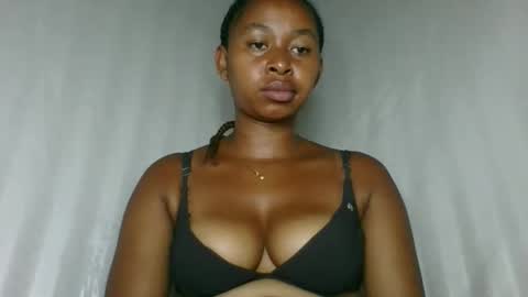 Snapshot of florencia011 chatting on December 15, 2025, 10:52 am florencia011 online show from December 15, 2025, 10:52 am