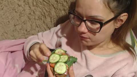 say meow and send tip  online show from December 2, 2024, 12:30 am