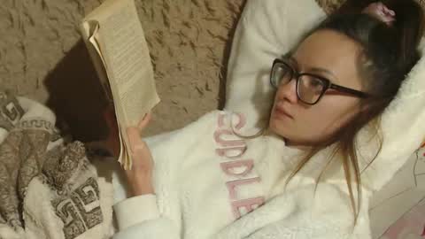 say meow and send tip  online show from January 19, 2025, 6:32 pm