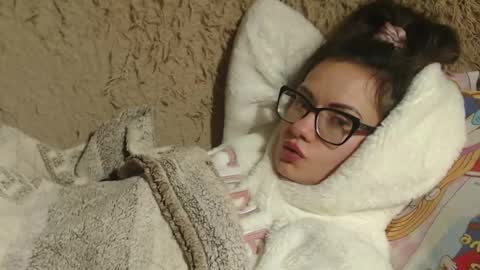 say meow and send tip  online show from February 8, 2025, 12:06 am