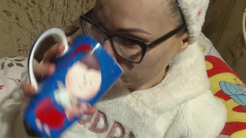 say meow and send tip  online show from February 9, 2025, 10:11 pm