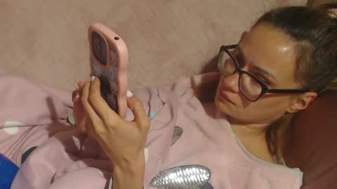 say meow and send tip  online show from October 14, 2025, 5:03 pm