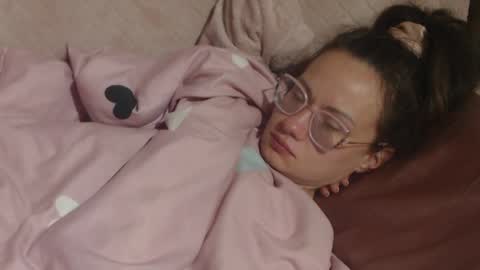 say meow and send tip  online show from April 9, 2026, 5:07 am