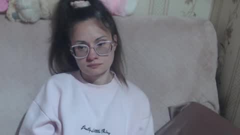 say meow and send tip  online show from April 19, 2026, 1:10 pm