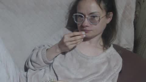 say meow and send tip  online show from April 22, 2026, 6:53 pm