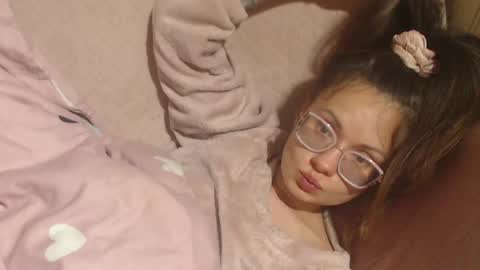 say meow and send tip  online show from April 23, 2026, 5:48 pm