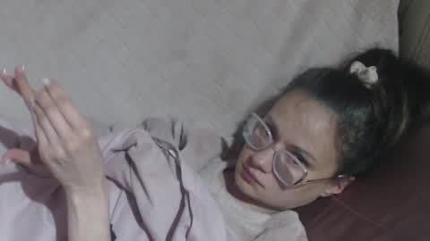 say meow and send tip  online show from April 25, 2026, 5:21 pm