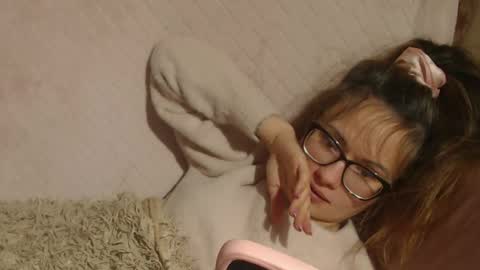 say meow and send tip  online show from October 28, 2025, 4:42 pm