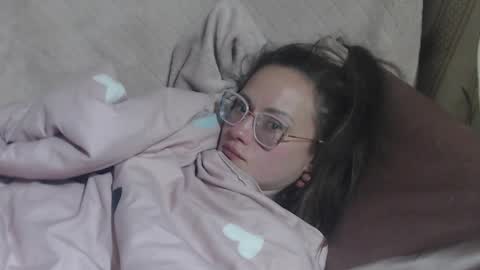 say meow and send tip  online show from April 5, 2026, 4:37 pm