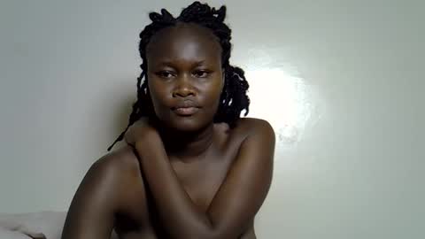 flowerdiva002 online show from November 14, 2025, 10:18 pm