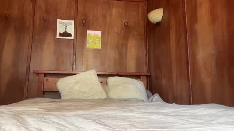 Flowergirl online show from November 6, 2025, 11:48 pm