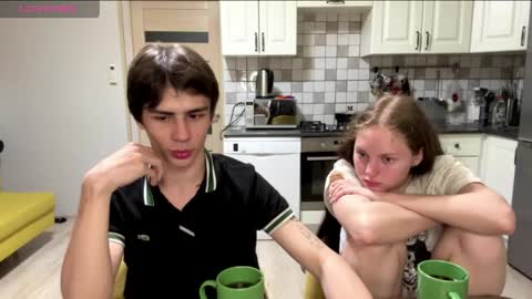 flowerscouple online show from April 20, 2026, 10:22 pm