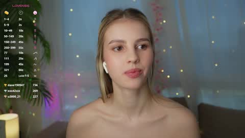 Adeline online show from December 2, 2024, 11:56 am