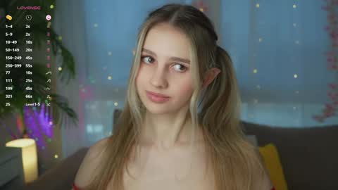 Adeline online show from December 24, 2024, 8:33 am